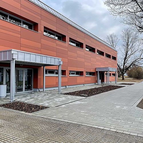 Neue Sporthalle in Tirschenreuth eingeweiht – Projektsteuerung durch BPM